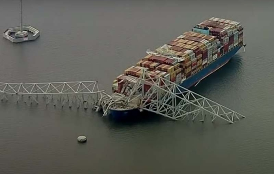Zawalony most przy kontenerowcu w Baltimore