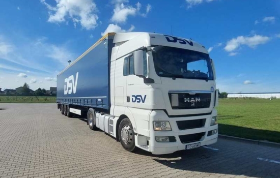Ciężarówka z logo DSV