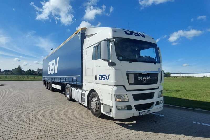 Ciężarówka z logo DSV