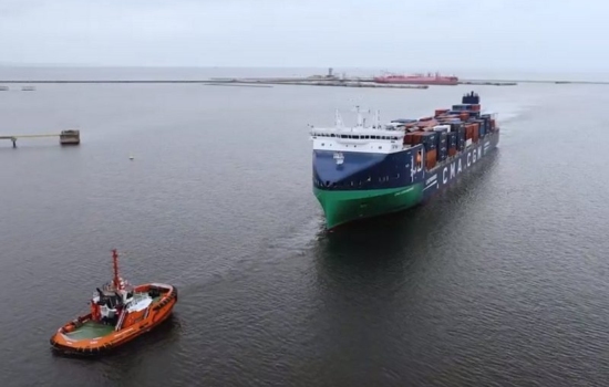 Kontenerowiec CMA CGM Mermaid wpływa do Portu Gdańsk