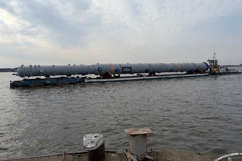 Z Gdańska do Płocka. Niezwykły transport Wisłą dla Orlenu