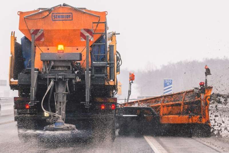 Pług na autostradzie
